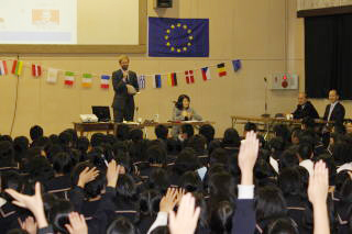 「EUがあなたの学校にやってくる」の出張授業の様子